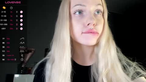 Snapshot of nicole_yo chatting on January 2025 03:42:01 AM Mary online show from January 2025 03:42:01 AM