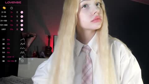 Snapshot of nicole_yo chatting on January 2025 11:56:02 PM Mary online show from January 2025 11:56:02 PM