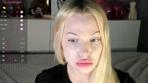 Snapshot of nicole_yo chatting on February 2025 01:23:02 AM Mary online show from February 2025 01:23:02 AM