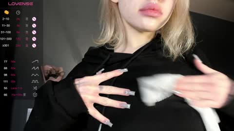 Snapshot of nicole_yo chatting on February 2025 09:49:01 PM Mary online show from February 2025 09:49:01 PM