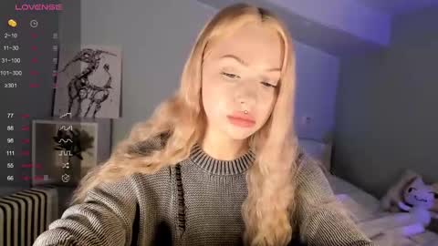 Snapshot of nicole_yo chatting on February 2025 11:30:02 PM Mary online show from February 2025 11:30:02 PM