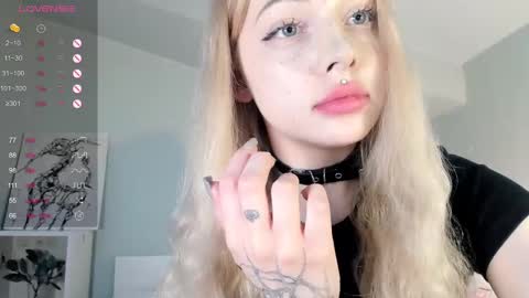 Snapshot of nicole_yo chatting on February 2025 10:33:02 AM Mary online show from February 2025 10:33:02 AM