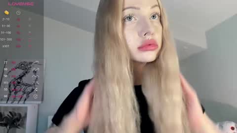 Snapshot of nicole_yo chatting on February 2025 07:10:01 AM Mary online show from February 2025 07:10:01 AM