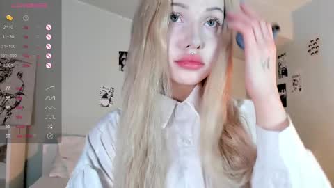 Snapshot of nicole_yo chatting on February 2025 12:52:01 AM Mary online show from February 2025 12:52:01 AM