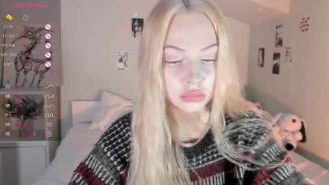 Snapshot of nicole_yo chatting on February 2025 08:17:02 AM Mary online show from February 2025 08:17:02 AM