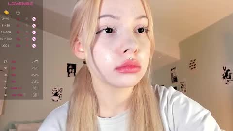 Snapshot of nicole_yo chatting on February 2025 09:32:02 PM Mary online show from February 2025 09:32:02 PM