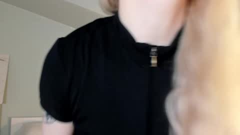 Snapshot of nicole_yo chatting on February 2025 01:37:01 AM Mary online show from February 2025 01:37:01 AM