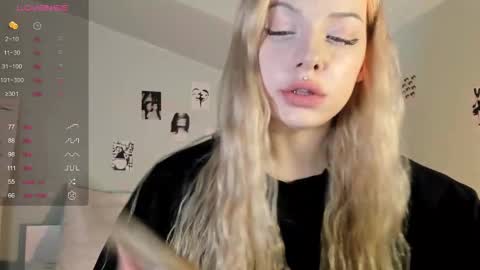 Snapshot of nicole_yo chatting on February 2025 05:04:02 PM Mary online show from February 2025 05:04:02 PM