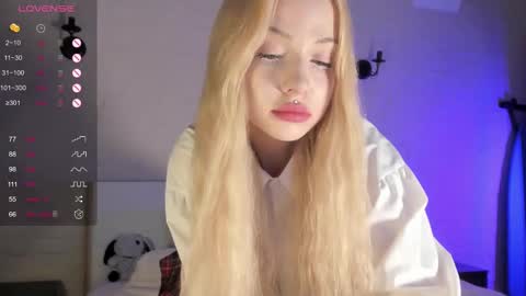 Snapshot of nicole_yo chatting on March 2025 10:38:02 PM Mary online show from March 2025 10:38:02 PM