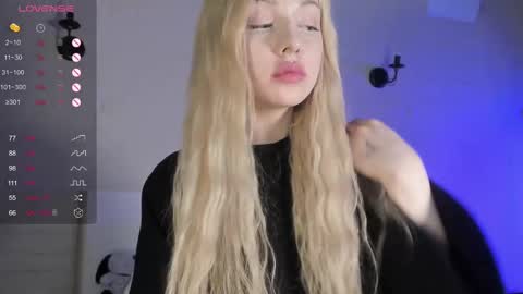 Snapshot of nicole_yo chatting on March 2025 01:42:02 AM Mary online show from March 2025 01:42:02 AM