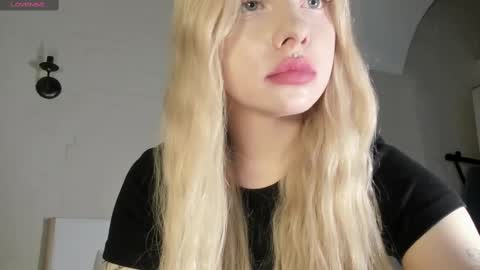 Snapshot of nicole_yo chatting on March 2025 12:33:02 AM Mary online show from March 2025 12:33:02 AM