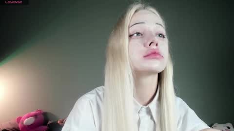 Snapshot of nicole_yo chatting on September 2025 02:35:02 AM Mary online show from September 2025 02:35:02 AM