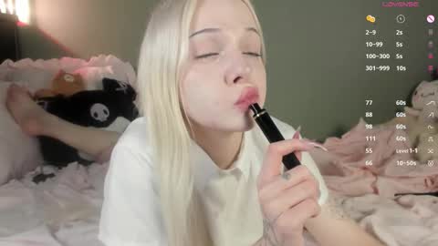 Snapshot of nicole_yo chatting on September 2025 12:02:02 AM Mary online show from September 2025 12:02:02 AM