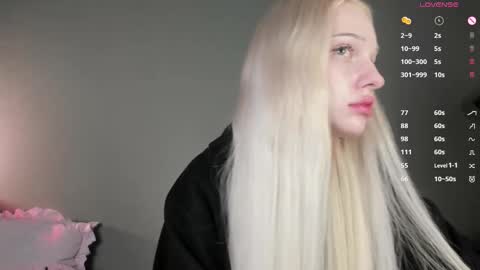 Snapshot of nicole_yo chatting on September 2025 04:56:01 PM Mary online show from September 2025 04:56:01 PM