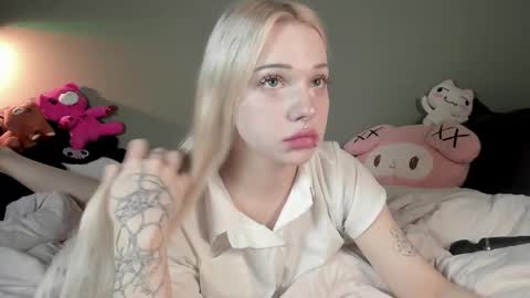 Snapshot of nicole_yo chatting on October 2025 04:01:02 AM Mary online show from October 2025 04:01:02 AM