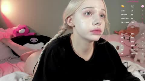 Snapshot of nicole_yo chatting on October 2025 01:07:02 AM Mary online show from October 2025 01:07:02 AM