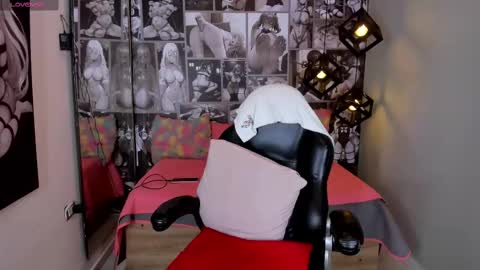 N i c o l e  online show from March 2025 03:38:02 PM