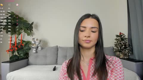 Snapshot of nicoleluuv chatting on December 2024 01:09:01 PM Dua Lipa online show from December 2024 01:09:01 PM