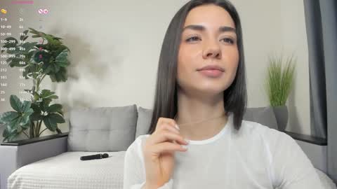 Snapshot of nicoleluuv chatting on January 2025 01:11:01 PM Dua Lipa online show from January 2025 01:11:01 PM