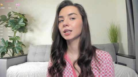 Snapshot of nicoleluuv chatting on February 2025 07:14:02 PM Dua Lipa online show from February 2025 07:14:02 PM