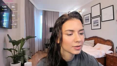 Snapshot of nicoleluuv chatting on October 2025 01:11:01 PM Dua Lipa online show from October 2025 01:11:01 PM