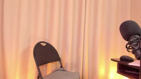 Nicol  online show from February 2025 07:59:02 PM