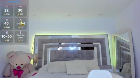 Nicolle online show from January 2025 05:43:02 PM