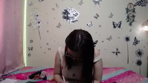 nicolle_sky online show from October 2025 04:31:02 PM