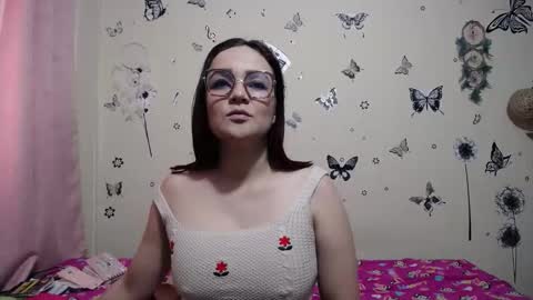 nicolle_sky online show from November 2025 05:05:02 PM