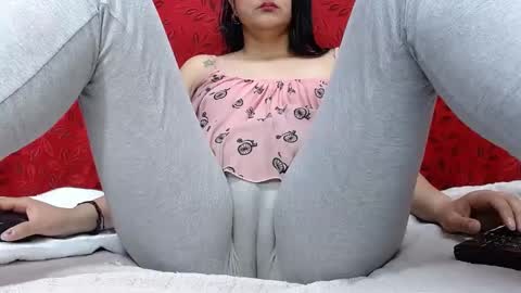 Snapshot of nicolleowens chatting on September 2025 09:37:02 PM NICOLLE online show from September 2025 09:37:02 PM