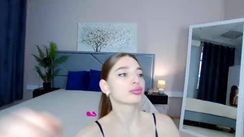 NicolRos online show from November 2025 12:16:01 PM