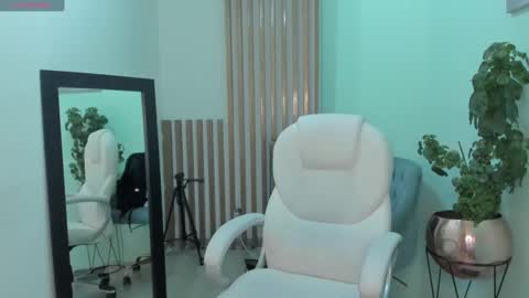 NicolRoss online show from January 2025 04:48:02 PM