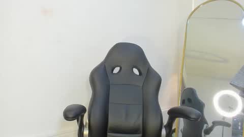 Nicol online show from February 2026 08:56:01 PM