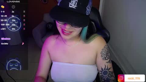 Snapshot of nicte_t chatting on October 2025 09:04:02 PM Nic online show from October 2025 09:04:02 PM
