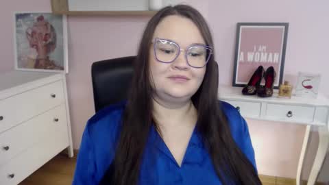 Snapshot of nightholly chatting on February 2026 05:36:02 AM Holly online show from February 2026 05:36:02 AM