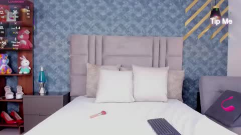 Snapshot of niiamoore_ chatting on November 2025 09:14:02 PM NiiaMoore online show from November 2025 09:14:02 PM