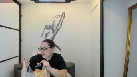 Anni online show from January 2025 09:37:01 PM