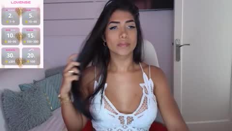 Nicolle Bustamante online show from October 2025 11:55:02 AM