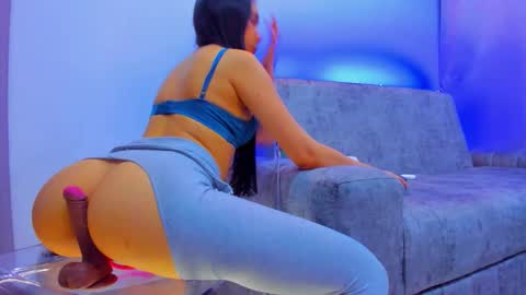 Snapshot of nikii_white chatting on November 2025 05:02:02 AM nikii_white online show from November 2025 05:02:02 AM