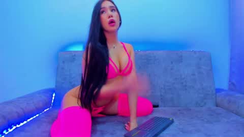 Snapshot of nikii_white chatting on April 2026 05:14:01 AM nikii_white online show from April 2026 05:14:01 AM