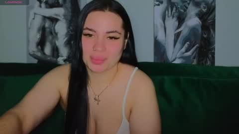 Snapshot of nikki_kardashian chatting on January 2025 12:44:02 AM Nikki Kardashian online show from January 2025 12:44:02 AM