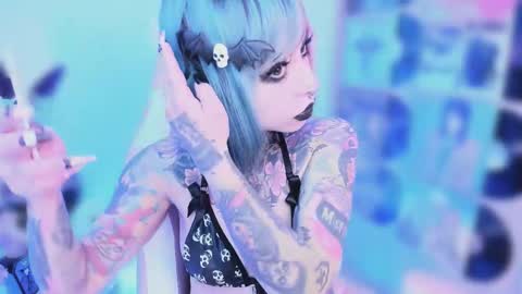 Nikki Ramone   online show from November 2025 01:18:02 AM