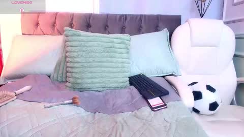 Nikita online show from October 2025 07:44:02 PM