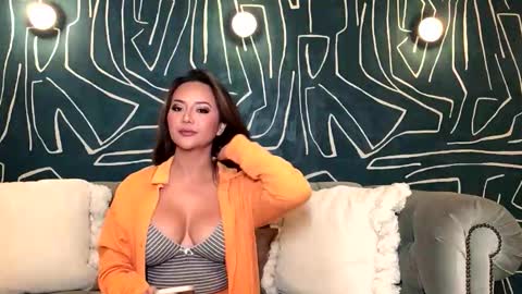 Nikki online show from November 2025 05:18:01 AM