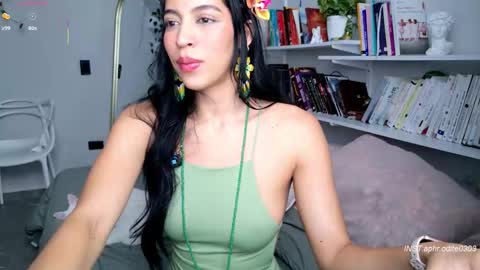 Snapshot of nikol_je chatting on February 2026 09:19:01 PM Nicole cam online show from February 2026 09:19:01 PM