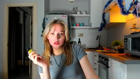 Snapshot of niky_jess chatting on December 2024 06:37:02 PM Veronica online show from December 2024 06:37:02 PM