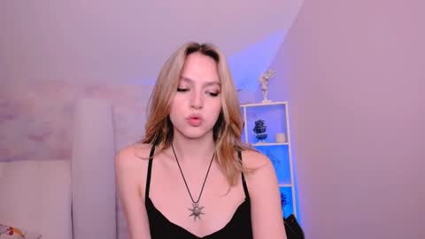 Snapshot of niky_jess chatting on January 2025 05:17:02 PM Veronica online show from January 2025 05:17:02 PM