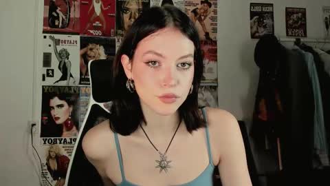 Snapshot of niky_jess chatting on November 2025 01:10:02 PM Veronica online show from November 2025 01:10:02 PM