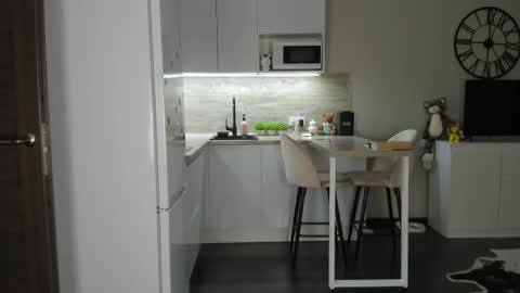 Bella online show from October 2025 08:39:01 PM