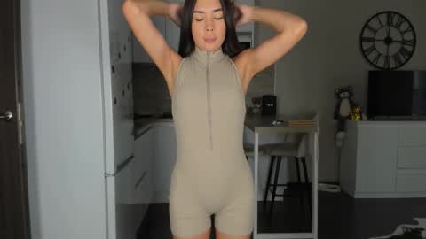 Bella online show from November 2025 09:43:02 AM